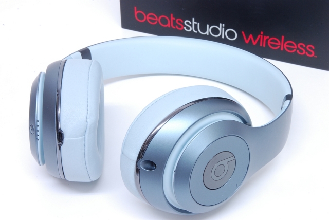ビーツ beats by Dr.Dre studio2 wireless オーバーイヤーワイヤレスヘッドホン MHDL2PA/A　B0501  スカイ【新品同様】