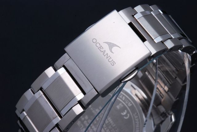 カシオ オシアナス Bluetooth搭載 GPSハイブリッド電波ソーラー メンズ 腕時計 チタン 黒文字盤 OCW-G2000G-1AJF