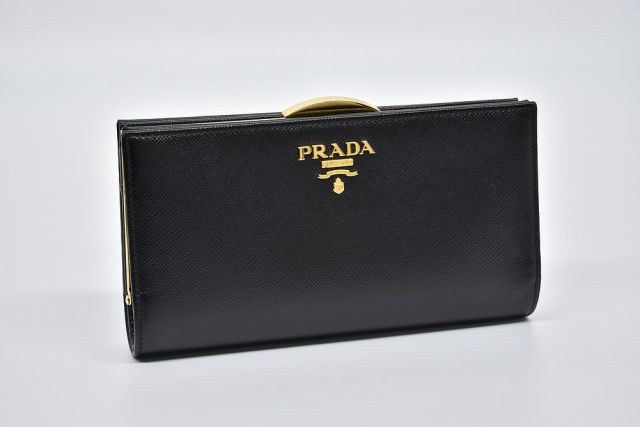 プラダ サフィアーノ メタル PRADAロゴ がま口長財布 ブラック 1ME002