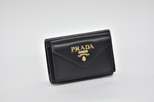 【美品】PRADA 三つ折り財布 ヴィッテロムーブ レザー ブラック