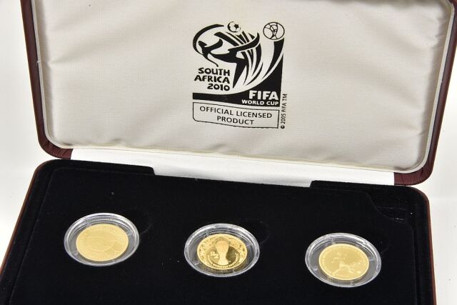 2010 FIFA ワールドカップ サッカー W杯 南アフリカ大会 記念コイン 金貨 3種セット 純金 プルーフ金貨