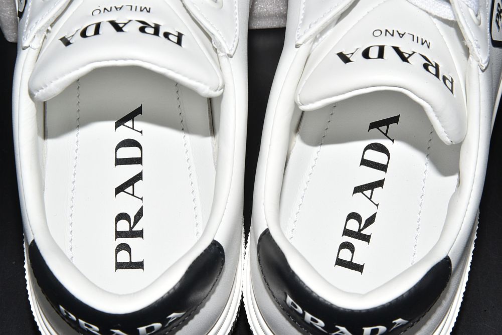 超安い PRADA◇ローカットスニーカー/37/WHT/レザー/1E6631 23.5cm