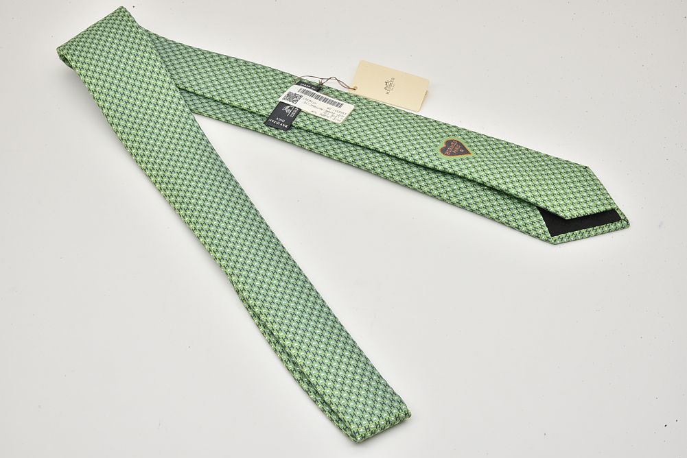 新品未使用エルメス ネクタイ 7cm 緑色 新品未使用 タグ付き